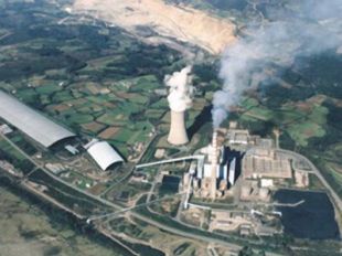 Vista a&eacute;rea da t&eacute;rmica de Meirama