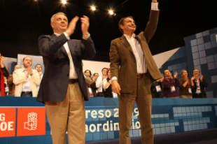 Manuel V&aacute;zquez con Rodr&iacute;guez Zapatero durante o congreso extraordinario do PSdeG-PSOE