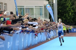 Chegada de G&oacute;mez Noya &aacute; meta de Pontevedra