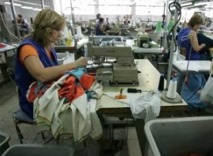Os traballadores que conservar&aacute;n o seu emprego chaman &aacute; participaci&oacute;n masiva e piden que se acepte a proposta empresarial