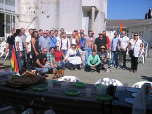 Participantes no acto de vibilizaci&oacute;n do colectivo homosexual