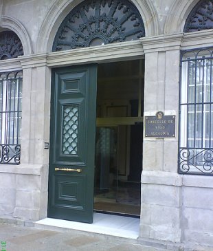 Alg&uacute;ns cidad&aacute;ns non puideron entrar ao Concello no pleno de aprobaci&oacute;n do PXOM
