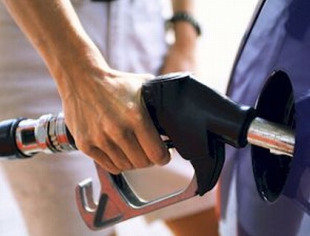 A cotizaci&oacute;n dos carburantes tam&eacute;n tiraron para arriba dos prezos