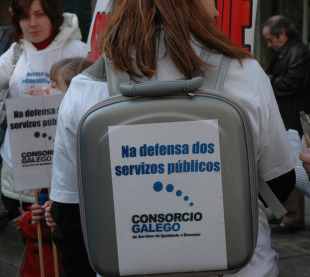 As traballadoras das oficinas de I+B sum&aacute;ronse &aacute; protesta