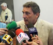 Mouri&ntilde;o atendendo os medios de comunicaci&oacute;n