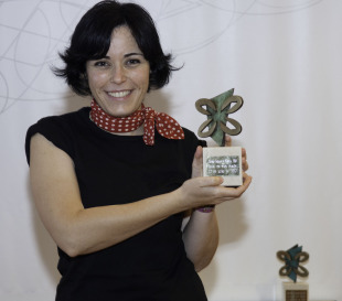 Iolanda Z&uacute;&ntilde;iga (Vigo, 1975) publicou anteriormente o libro de relatos "Vidas pos-it" e o poemario "Amor am&eacute;n"