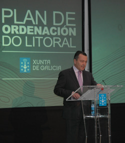 Her&aacute;ndez insistiu en que se procurar&aacute; o consenso cos gobernos municipais