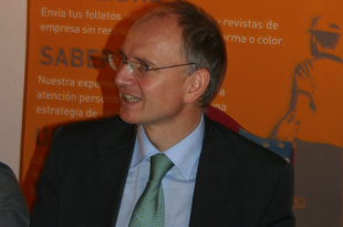 Pablo Ravent&oacute;s, director xeral de Unipost, apunta que a actividade no sector postal na UE dobra a estatal