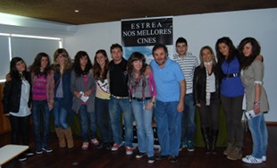 O equipo de 'Pradolongo', nun dos coloquios de presentaci&oacute;n