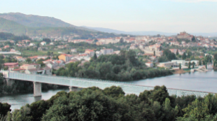 Ponte internacional sobre o Mi&ntilde;o vista desde a Fortaleza de Valen&ccedil;a. (Imaxe: Igadi - Fernando Pol)