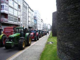 En Lugo, bot&aacute;ronse a r&uacute;a este venres outros dous mil tractores
