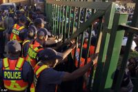 Seguidores &aacute; entrada do estadio
