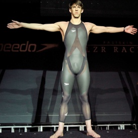 Michael Phelps durante a presentaci&oacute;n do Fastskin LZR Racer, o pasdo mes de Febreiro