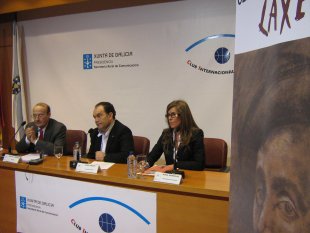 Carlos Reigosa, Xos&eacute; Crespo e Nuria Rodr&iacute;guez (concelleira de Cultura de Lal&iacute;n), na presentaci&oacute;n