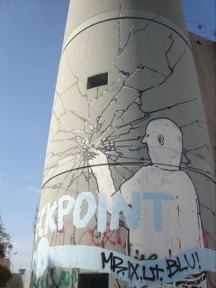 Graffitti no 'muro da vergo&ntilde;a' / Foto: C. N.