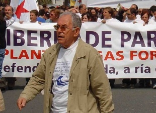 Carmelo Teixeiro, encabezando unha manifestaci&oacute;n / A. Saavedra-T. Dom&iacute;nguez