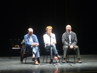 Ernesto Chao, X.M. Olveira e Rosa &Aacute;lvarez, presentaron a obra este martes no Sal&oacute;n Teatro