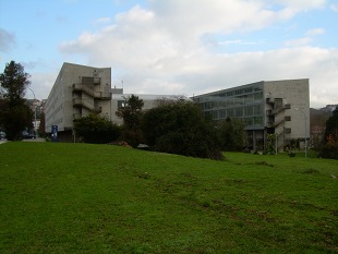 Facultade de Filolox&iacute;a da USC / Wikipedia: Sobreira