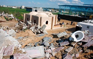 Casa reconstru&iacute;da, entre os cascallos do masacre de Gaza de 2009, coa axuda da UNRWA