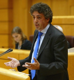 P&eacute;rez Bouza levar&aacute; unha moci&oacute;n ao senado para saber o que pensan todos os grupos.