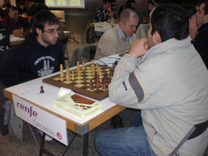 Manuel Pena, cunha camisola negra, durante a disputa do campionato estatal de partida r&aacute;pida / Foto: DUvi