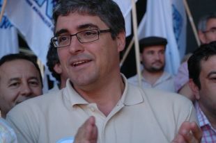 Carlos Aymerich aplaude o discurso de V&aacute;zquez / IGC