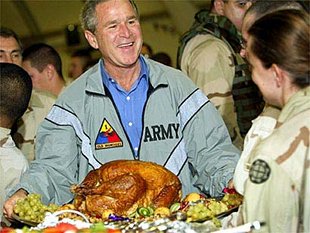 Bush sorprendeu o seu ex&eacute;rcito en Iraq no d&iacute;a de acci&oacute;n de grazas cun pavo de pl&aacute;stico