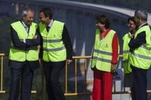 De esquerda a dereita: Touri&ntilde;o, Zapatero, Magdalena &Aacute;lvarez (Fomento), Mar&iacute;a Xos&eacute; Caride (Pol&iacute;tica Territorial) e Manuel Ameijeiras (goberno espa&ntilde;ol en Galiza