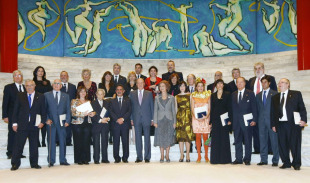 D&iacute;az Pardo (cuarto pola esquerda) xunto aos demais premiados