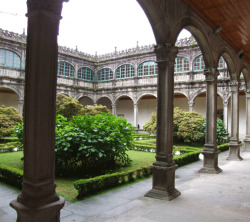 O claustro conf&oacute;rmase por 300 representantes dos diversos sectores da comunidade universitaria