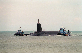 Imaxe do submarino nuclear brit&aacute;nico na s&uacute;a chegada a porto