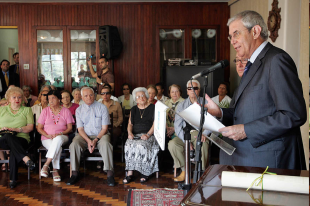 O presidente da Xunta, Emilio P&eacute;rez Touri&ntilde;o, nas instalaci&oacute;ns da Sociedade Recreio dos Anci&aacute;ns, en R&iacute;o de Janeiro