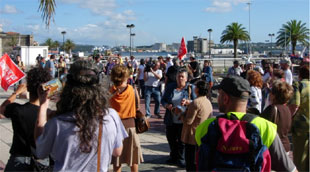 Concentraci&oacute;n no peirao ferrol&aacute;n durante a tarde do xoves