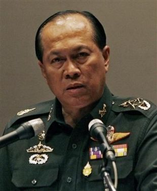 O xefe do Ex&eacute;rcito, Anupong Paochinda