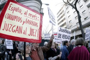 As manifestaci&oacute;ns a prol do xu&iacute;z Garz&oacute;n suced&eacute;ronse dende que fose encausado