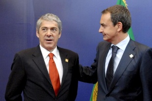 Os presidentes dos gobernos portugu&eacute;s e espa&ntilde;ol, Jos&eacute; S&oacute;crates e Jos&eacute; Luis Rodr&iacute;guez Zapatero