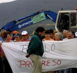 Os activistas de Adega paralizaron as obras da piscifactor&iacute;a