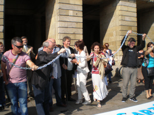 Tirando as cadeas da tiran&iacute;a