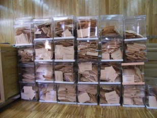 Caixas con votos do exterior chegadas a Lugo, alg&uacute;ns sobres co remite posto