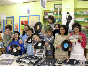 Escola Sinsal: Os rapaces descobren a m&uacute;sica