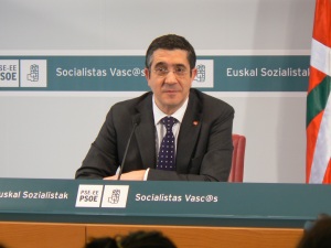 Patxi L&oacute;pez durante a s&uacute;a comparecencia, este martes en Bilbo