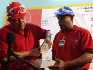 Ch&aacute;vez nunha produtora de arroz
