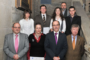 As persoas premiadas posaron coas autoridades acad&eacute;micas / Santi Alvite