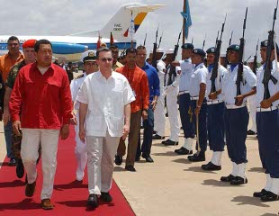 Imaxe dun cumio recente entre Ch&aacute;vez e Uribe