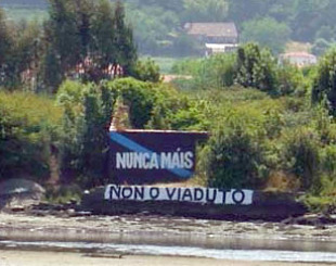 A Plataforma pola Defensa da R&iacute;a manfiestouse en reiteradas ocasi&oacute;ns contra o viaduto
