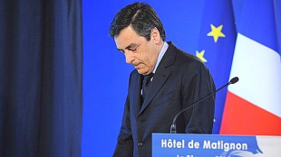 O primeiro ministro Fran&ccedil;ois Fillon reco&ntilde;eceu o pau electoral que acaba de levar a dereita francesa