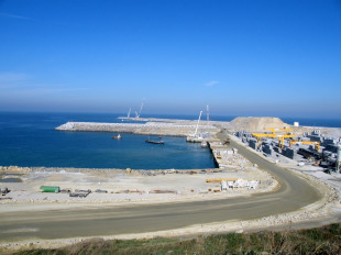 O orzamento necesario para a construci&oacute;n da d&aacute;rsena duplicouse, chegando at&eacute; os 789 mill&oacute;ns de euros