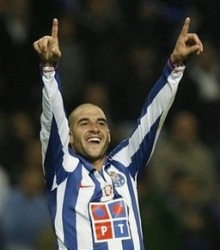 Lisandro L&oacute;pez, celebrando un gol