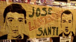 Mural en apoio de Sanches e Vigo, pendurado nos &uacute;ltimos d&iacute;as na parede dunha r&uacute;a de Ourense
