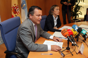 O conselleiro Agust&iacute;n Hern&aacute;ndez coa presidenta de Augas de Galicia, Ethel V&aacute;zquez / Imaxe: Conchi Paz